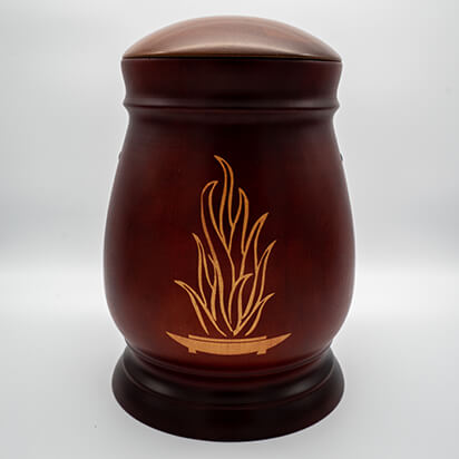 Außergewöhnliche Urnenform aus Holz mit geschnitzem Feuer Motiv